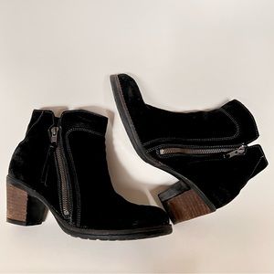 Taos Dillie black suede booties US 9-9.5/EU 40